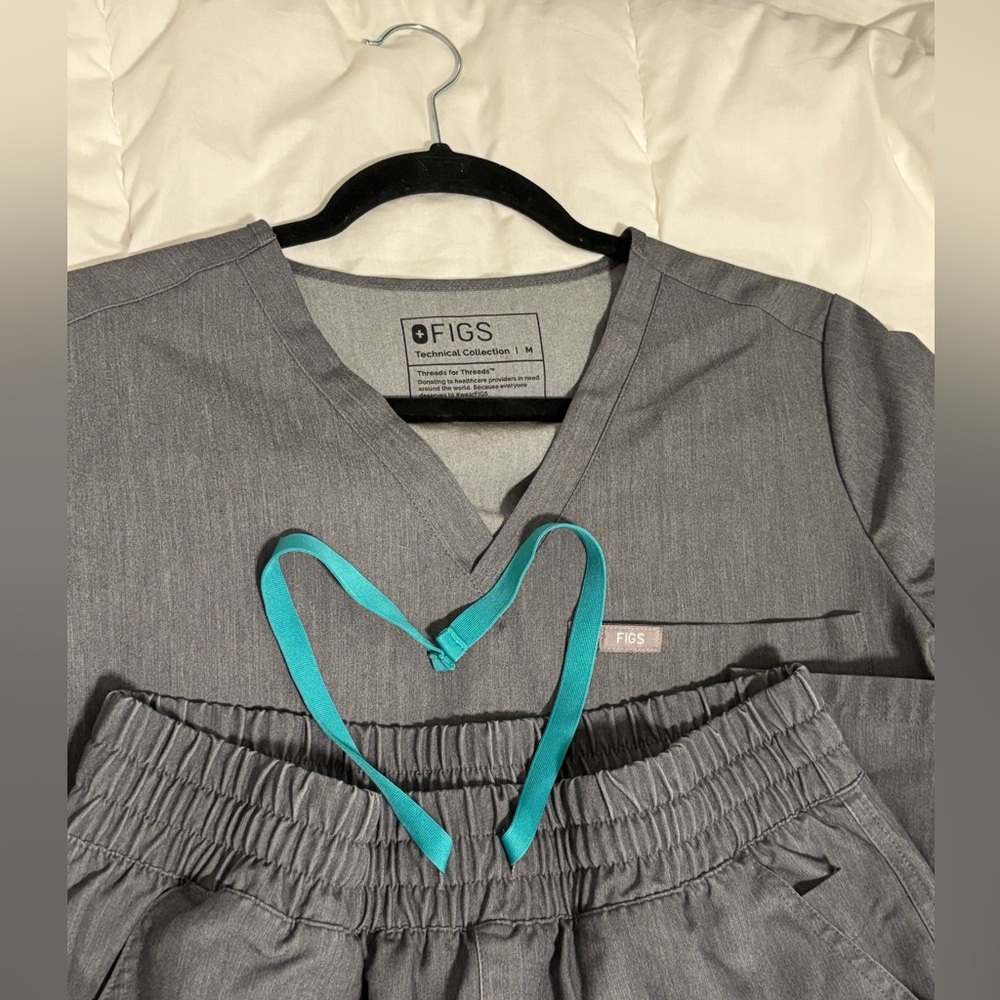 Figs Graphite Scrubs Set Size M